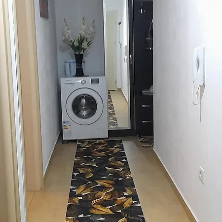 In , Uji I Ftohte Near Lungo Mare *