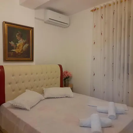 Apartman In , Uji I Ftohte Near Lungo Mare