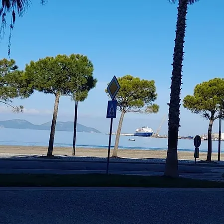 In , Uji I Ftohte Near Lungo Mare Apartman