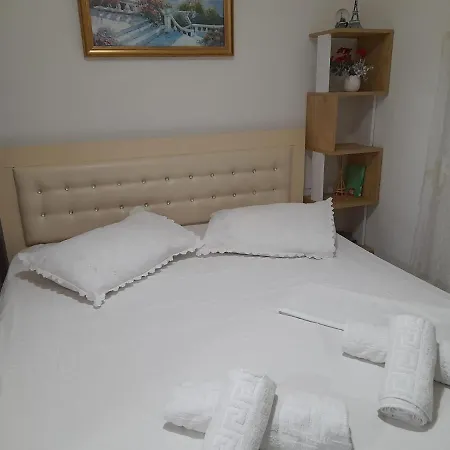 In , Uji I Ftohte Near Lungo Mare *